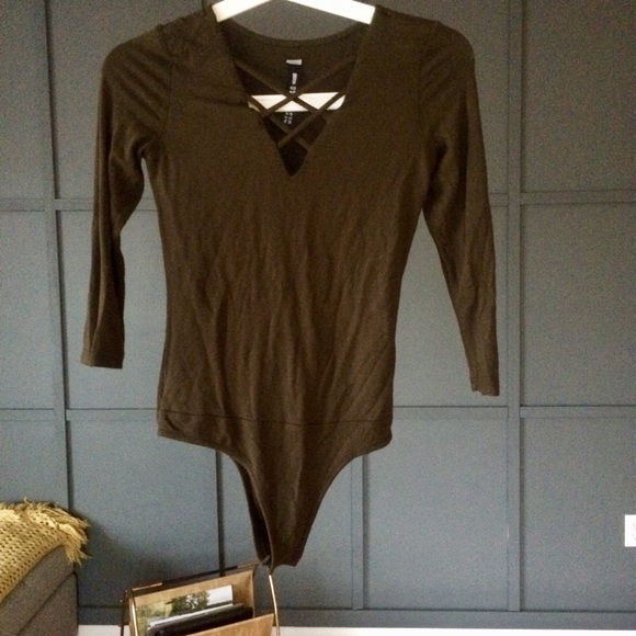 Lord and Taylor criss cross bodysuit NWOT XS - Picture 2 of 5